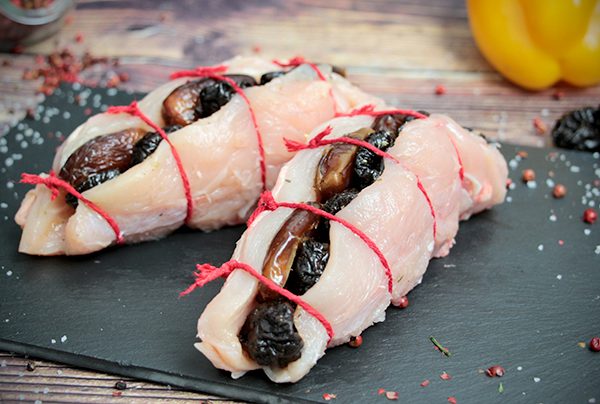 Peito de Frango recheado com ameixa e tâmaras