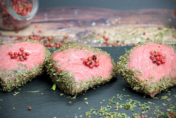 Vitela - Tornedó com salsa desidratada e pimenta rosa