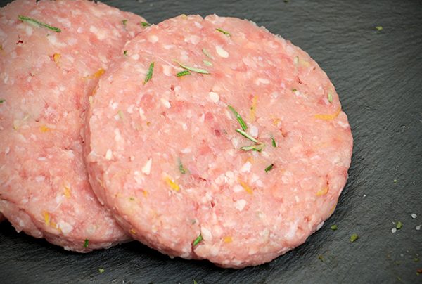 Hambúrguer de Borrego Com Cenoura Alecrim e Limão